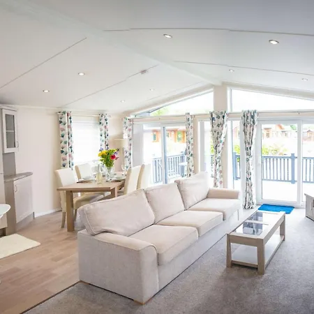 Penny Lodge With Hot Tub Malton Exterior photo